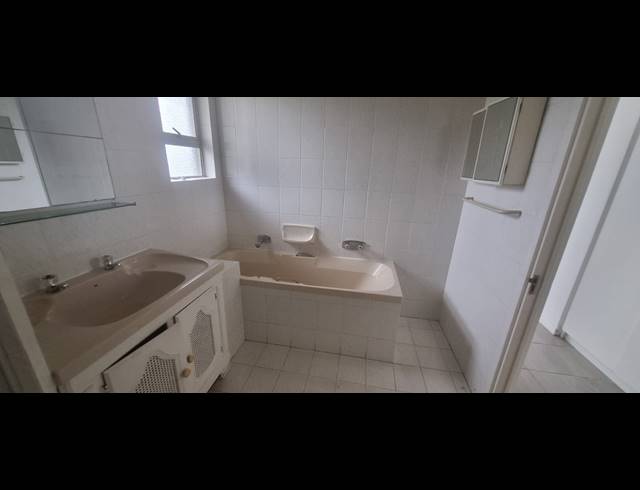 3 BEDROOM FLAT FOR SALE IN MORNINGSIDE